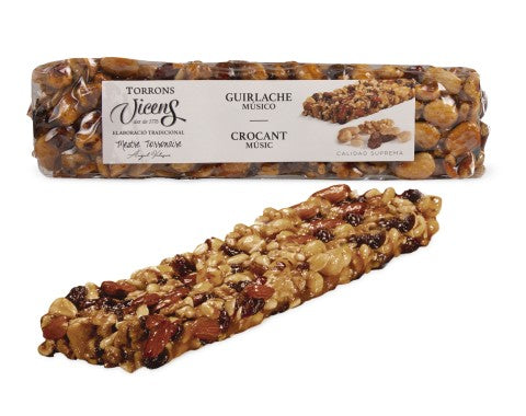Nougat guirlache avec un mélange de fruits secs