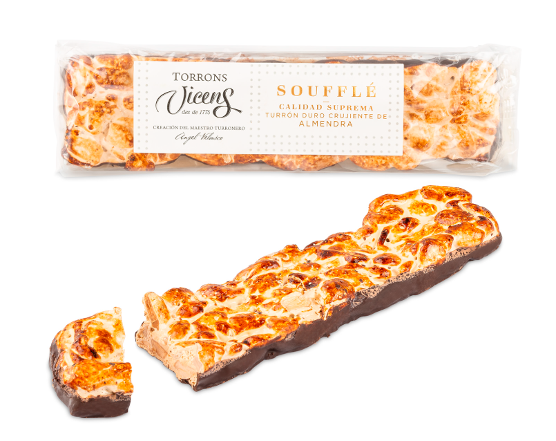 Nougat Soufflé aux Amandes sur une Base de Chocolat